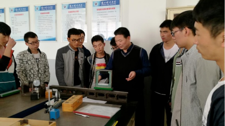 扎根讲台三十六载 匠心育人铸师魂  同长虹