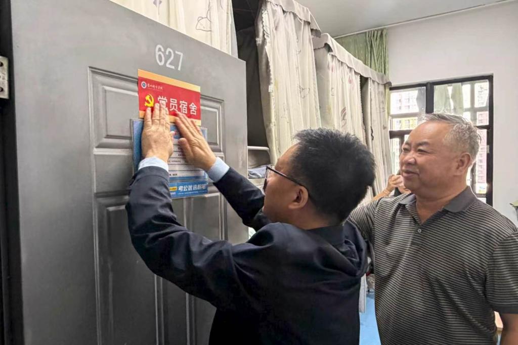 经济管理学院举办优秀学子经验分享会暨党员宿舍挂牌仪式