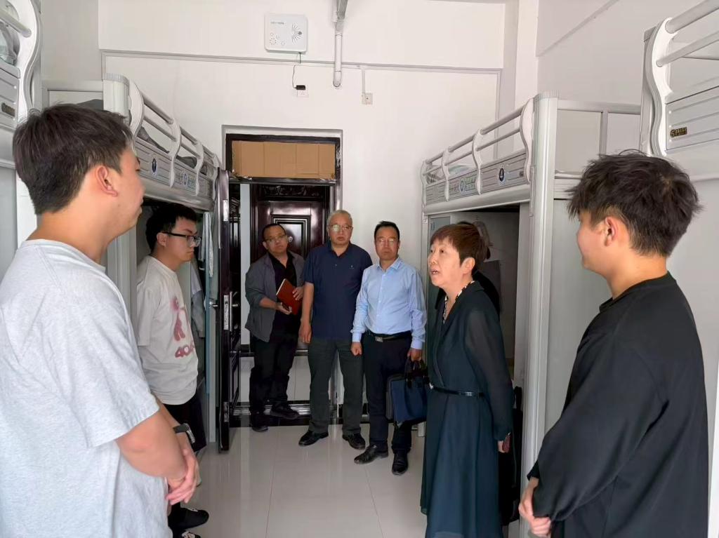 应用技术学院开展领导干部联系学生专项活动
